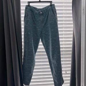 Paisley Print Baggy Jeans w / Belt. Very good condition, only worn twice!!